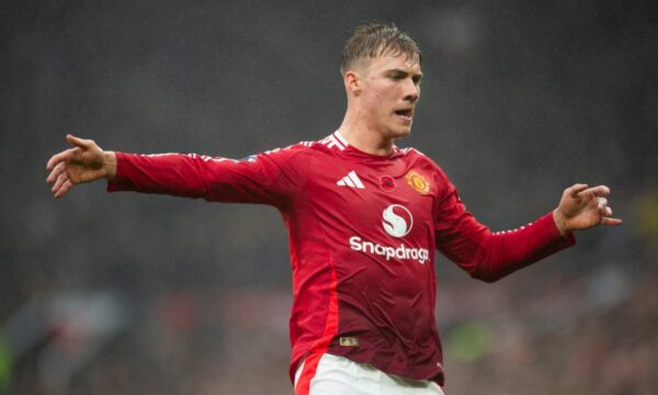 Napoli rikthen interesimin për Rasmus Hojlund, në bisedime me Manchester United